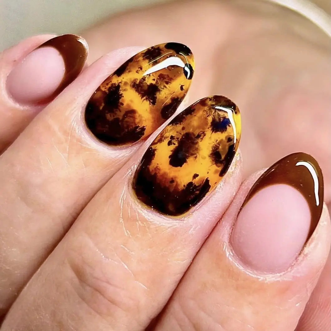 Chestnut Wood - UGGP-A0639 Urban Graffiti Gel Polish 15ml   Naio Nails